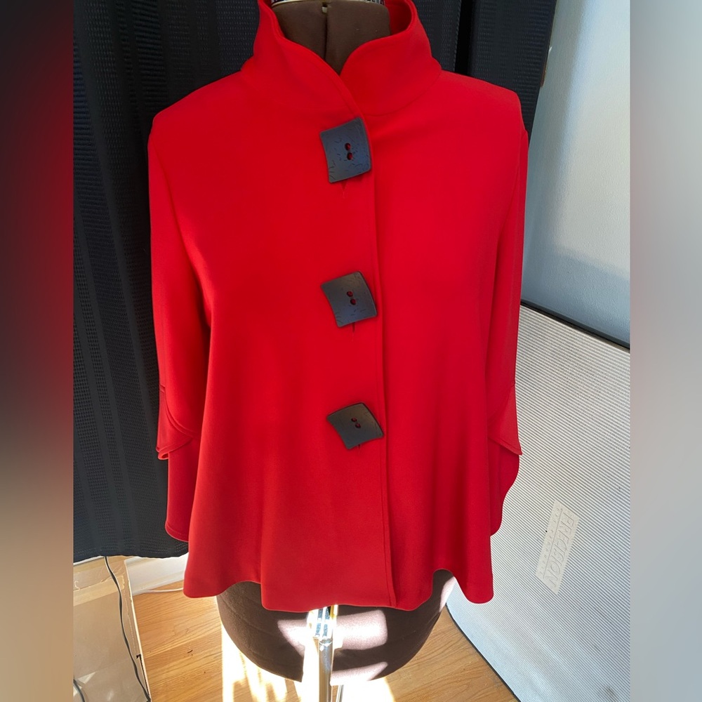 Joseph Ribkoff light jacket , size tag missing , small ?